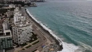 Alerta por tsunami: las olas ya llegaron a Perú y en Chile evacuaron al menos a 1 millón y medio de personas