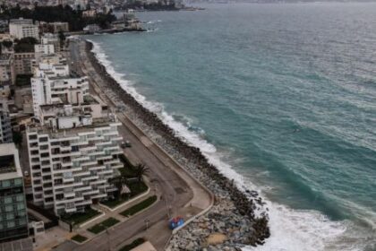 Alerta por tsunami: las olas ya llegaron a Perú y en Chile evacuaron al menos a 1 millón y medio de personas