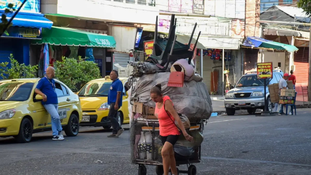 Las duras historias de más 133 mil mujeres que sostienen la economía informal de Cúcuta entre violencia, exclusión y rebusque en medio de la migración Las duras historias de más 133 mil mujeres que sostienen la economía informal de Cúcuta entre violencia, exclusión y rebusque en medio de la migración