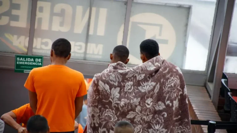 Deportaron a otros 200 presos colombianos desde el Ecuador a través de la frontera en Nariño: pagaban condenas en el país vecino por delitos graves