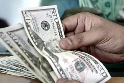 El dólar cerró a $1.375 en el arranque de agosto y aflojó un poco la tensión cambiaria