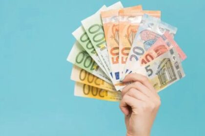 A cuánto cerró el euro blue este viernes 1 de agosto del 2025