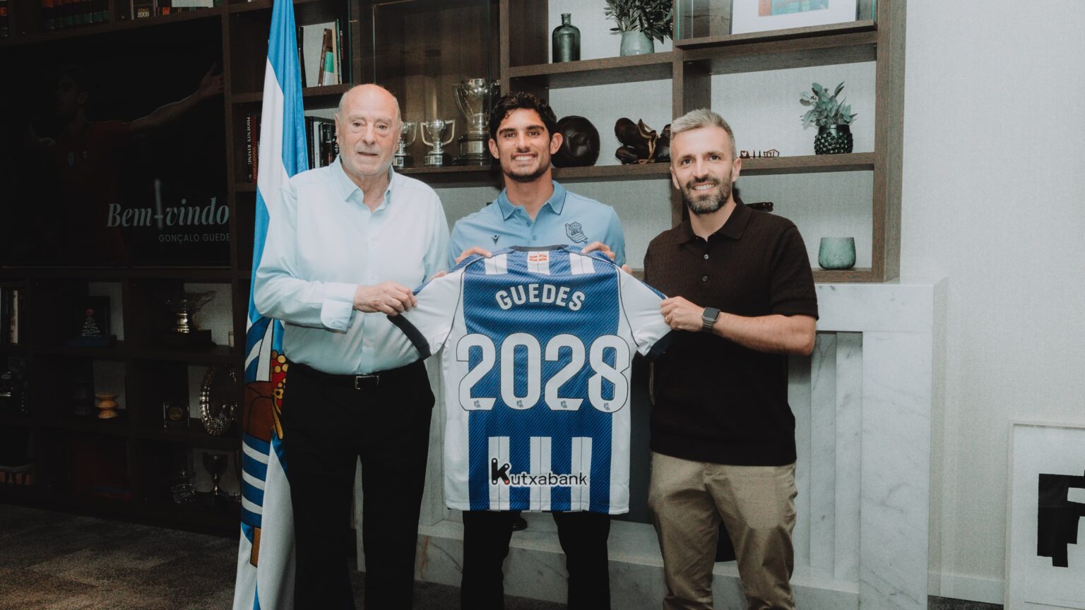 Oficial: Gonçalo Guedes firma por la Real Sociedad hasta 2028