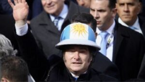 Encuesta: baja la imagen de Javier Milei, aunque La Libertad Avanza todavía lidera la intención de voto