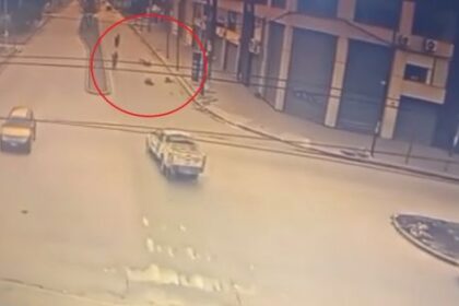 La Plata: murieron los dos motociclistas que escapaban de un control policial y chocaron a alta velocidad