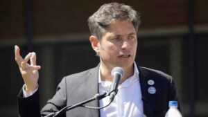 Kicillof contestó al fake replicado por Milei y Adorni: "Empiezan con las mentiras en redes, su especialidad"