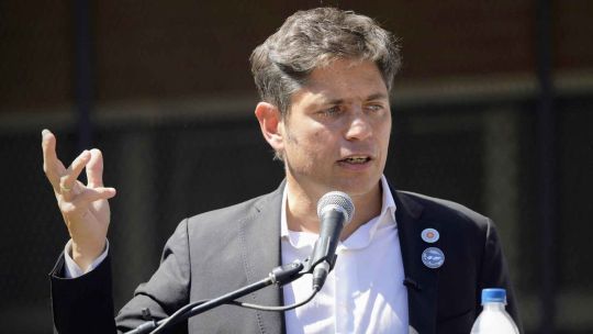 Kicillof contestó al fake replicado por Milei y Adorni: "Empiezan con las mentiras en redes, su especialidad"