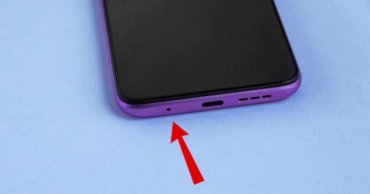 El pequeño orificio en tu celular que pocos cuidan y para qué sirve realmente El pequeño orificio en tu celular que pocos cuidan y para qué sirve realmente