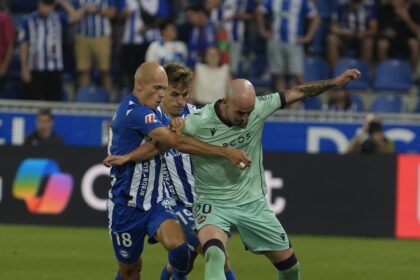 Jon Guridi se convierte en centenario de Primera con el Glorioso