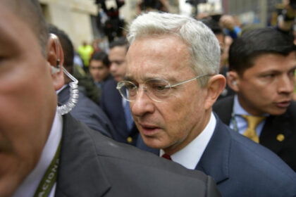 Tribunal de Bogotá ordena la libertad de Álvaro Uribe mientras se resuelve apelación a su condena