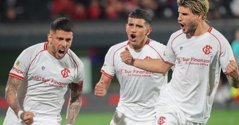 Newell's sufrió otro duro golpe ante Barracas Central, que se llevó el triunfo con un polémico penal de VAR