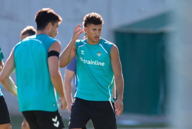 Deossa, Marc Roca y Llorente, novedades ante el Athletic