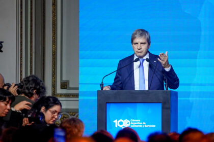 El Gobierno apela una batería de estrategias para controlar al dólar en la previa de las elecciones bonaerenses