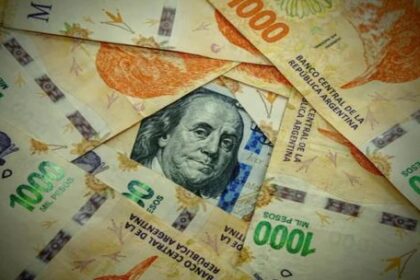 El gobierno dio precisiones sobre cómo seguirán las bandas del dólar y reconoció que el aumento de tasas podría impactar en el consumo