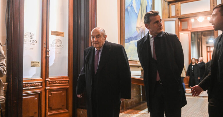 Cavallo apuntó contra Caputo por las "improvisaciones" y los controles a los bancos