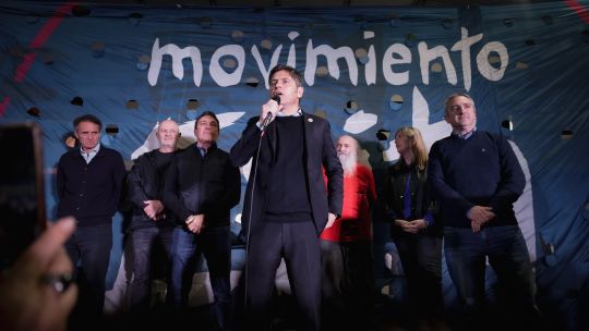 Kicillof llamó a “llenar las urnas de votos” y acusó a Milei de “la estafa electoral más grande”