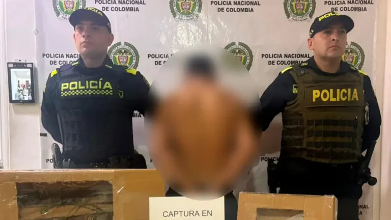 Mujer, su hijo de un año y su perro fueron asesinados en su vivienda por un intento de robo en Santander: hombre agredió a las víctimas con machete