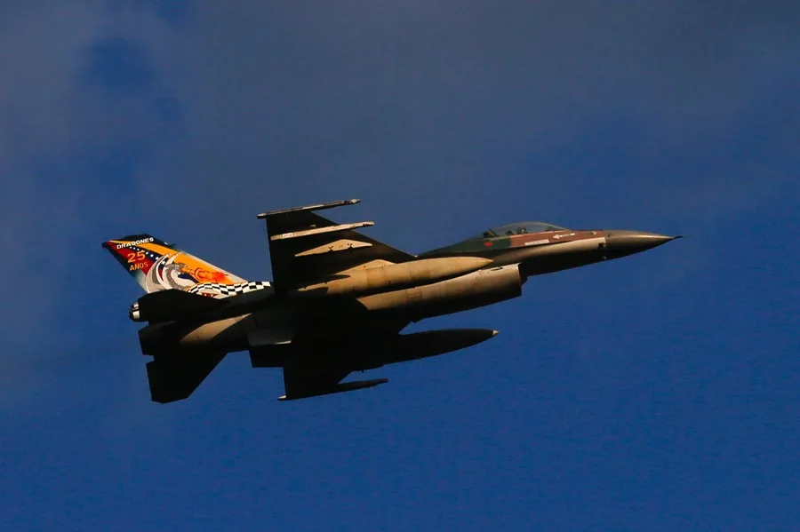 Trump advierte a Venezuela que derribará sus cazas y Maduro dice si el país es agredido "pasaría a una etapa de lucha armada"
