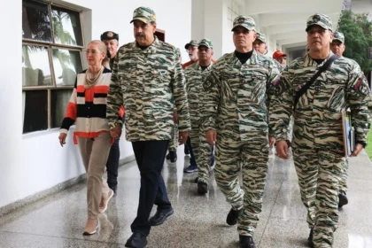 Buques, milicias y denuncias: Venezuela cierra filas contra la "amenaza" de EE.UU.