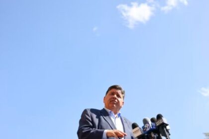 Trump dice que Chicago "descubrirá por qué se llama Departamento de Guerra" antes del operativo planeado