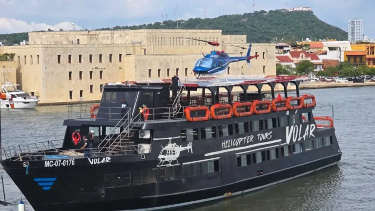 Cartagena tiene una atracción turística que copa la atención de familias que llegan a la bahía: paseo en barco, y luego en helicóptero sobre la ciudad
