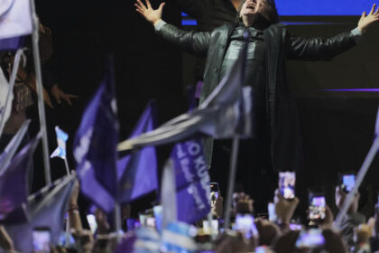 Milei se juega la fuerza de su liderazgo en elecciones legislativas de medio término en Buenos Aires