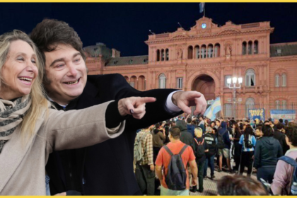 Manifestantes no cantan “Karina es alta coimera” frente a la sede presidencial de Argentina
