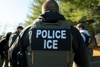 Corea del Sur negocia para repatriar ciudadanos arrestados por ICE en EE.UU.