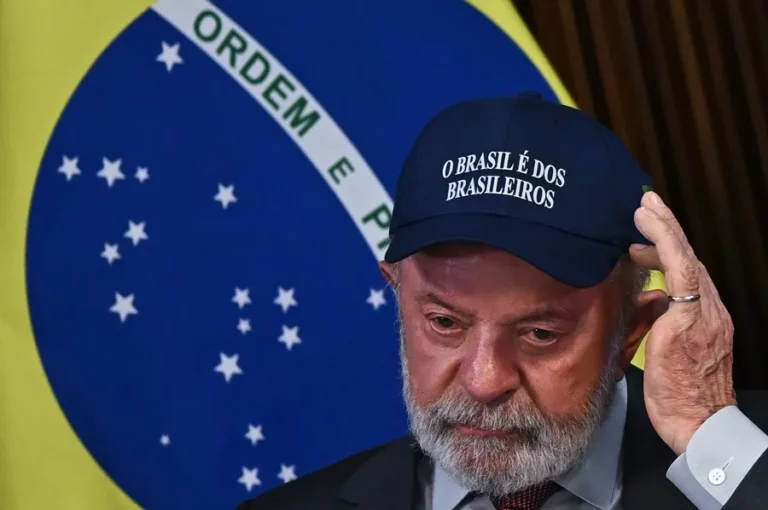 Lula critica a los "traidores de la patria" y dice que "Brasil no acepta órdenes de nadie"