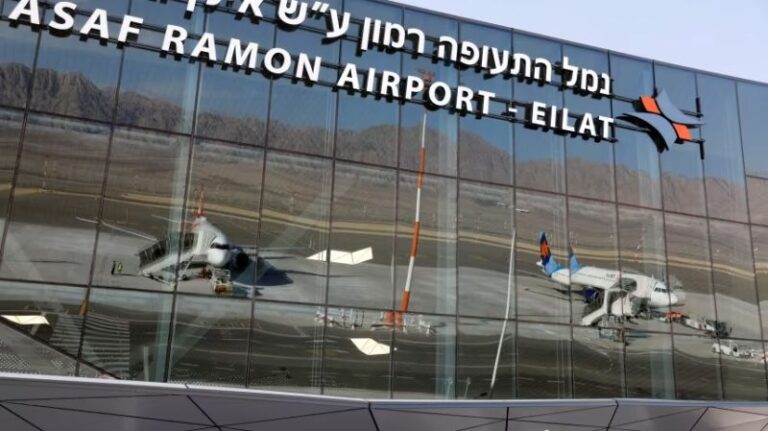 Un dron hutí cayó en la zona de arribos de un aeropuerto en el sur de Israel sin que sonaran las sirenas, según autoridades