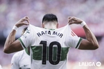 Rafa Mir y Adrià Pedrosa, sin 'cláusula del miedo' para la visita al Sevilla