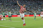 Valverde trabaja en la obligada rotación de los centrales