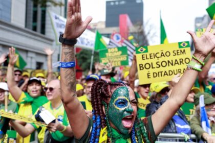 Brasil: miles de personas salen a las calles antes del veredicto judicial por golpismo contra el ex presidente Jair Bolsonaro