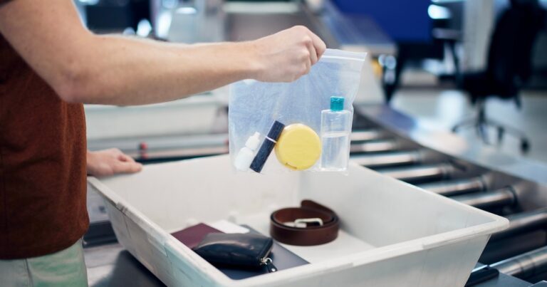 Nueva advertencia por un artículo personal peligroso en el equipaje del avión
