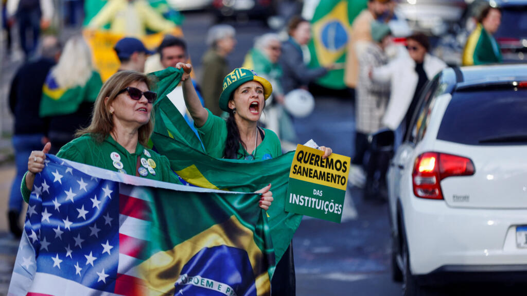 Bolsonaristas, banderas de EE. UU. y agradecimiento a Trump marcan el Día de la Independencia de Brasil Bolsonaristas, banderas de EE. UU. y agradecimiento a Trump marcan el Día de la Independencia de Brasil