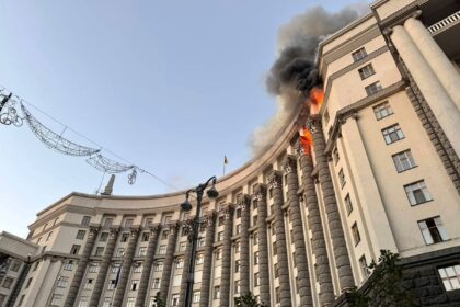 Ucrania muestra a diplomáticos daños causados por peor mayor ataque aéreo ruso desde la invasión