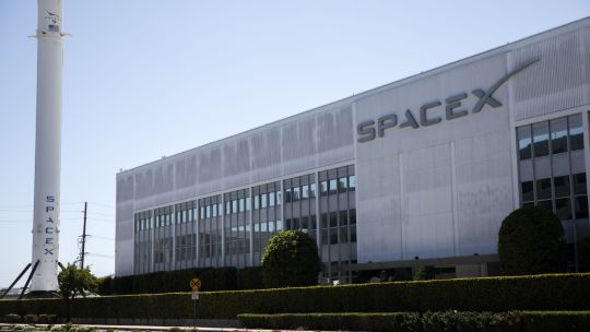 SpaceX de Musk acuerda comprar espectro de EchoStar por US$17.000 millones SpaceX de Musk acuerda comprar espectro de EchoStar por US$17.000 millones