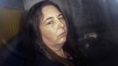 Condenan a cadena perpetua a Erin Patterson, la mujer que asesinó a 3 de sus familiares con hongos venenosos en Australia
