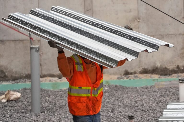 Nuevos datos muestran que mercado laboral de EEUU fue más débil de lo pensado en 2024 y este año