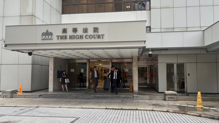 Un juez en Hong Kong falla a favor del reconocimiento parental de pareja lesbiana en caso histórico