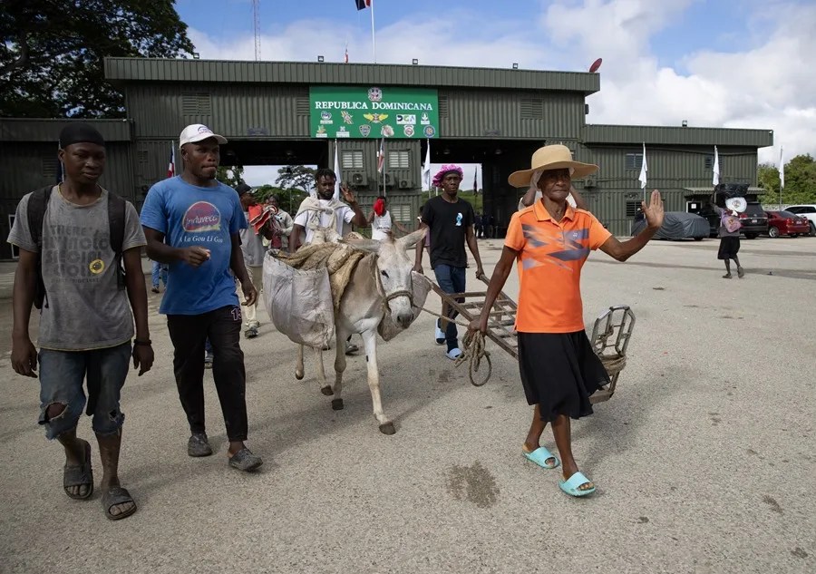 Más de 115.000 haitianos han salido voluntariamente de República Dominicana este año