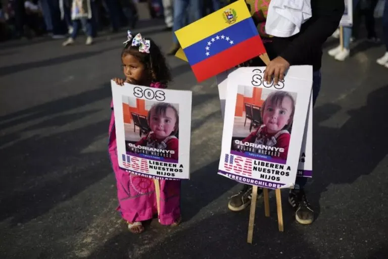 Madres venezolanas deportadas piden ayuda a Melania Trump para reunirse con sus hijos – AlbertoNews