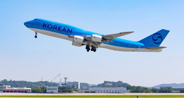 Corea del Sur envía avión a EEUU para traer de regreso a trabajadores detenidos en redada migratoria