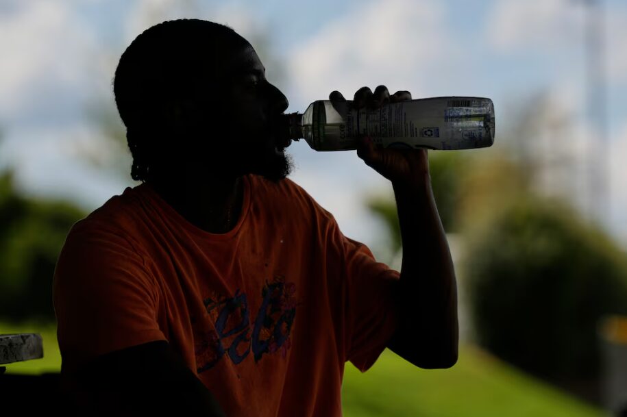 Bebidas azucaradas, una amenaza dulce: El calor aumenta su consumo en EE.UU. - AlbertoNews Bebidas azucaradas, una amenaza dulce: El calor aumenta su consumo en EE.UU. - AlbertoNews