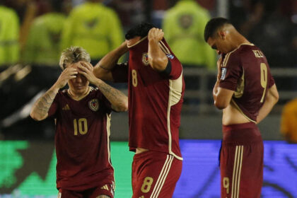 Una adolorida Venezuela le dice adiós al Mundial, mientras Bolivia derrota sorpresivamente a Brasil