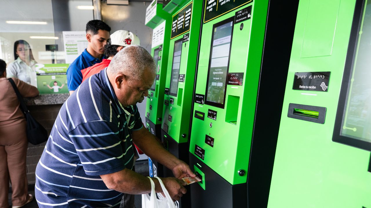 Metro de Medellín estrena 187 máquinas automáticas de recarga Metro de Medellín estrena 187 máquinas automáticas de recarga