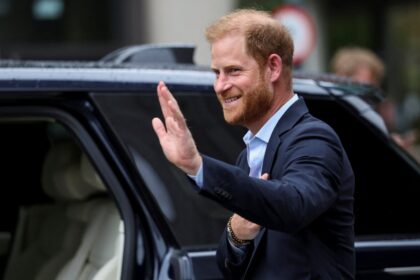 El príncipe Enrique se reúne con su padre, el rey Carlos III, tras más de un año