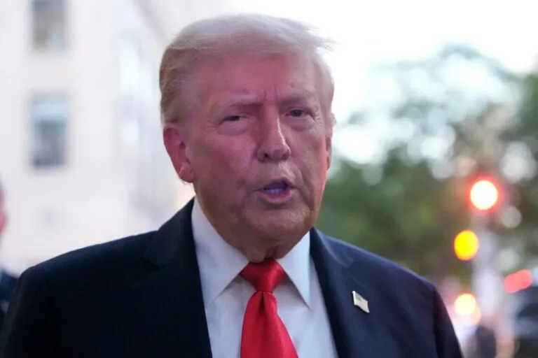 Ataque de Trump a presunto barco de drogas venezolano genera dudas sobre su uso del poder militar