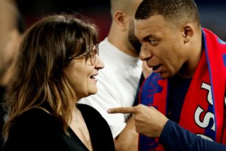 La madre de Mbappé habló como nunca del dolor de criar a una estrella: por qué llegó a engordar 22 kilos y el trauma de no verlo nunca solo