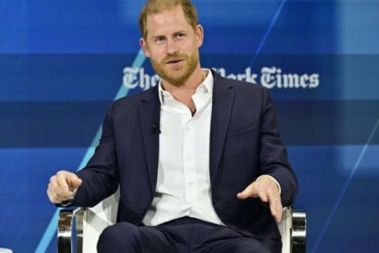 El rey Carlos y el príncipe Harry se reúnen tras 19 meses separados